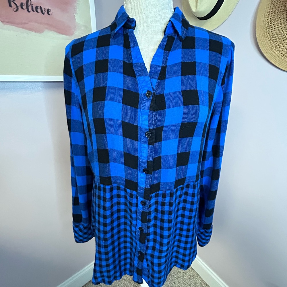 EST. 1946 Beautiful black and royal blue soft flannel shirt. Very dressy looking